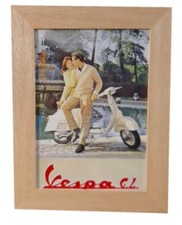 Stampa Vespa effetto Vintage cm 20x30, completa di cornice in legno naturale.