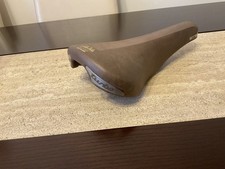 Sella in pelle marrone per