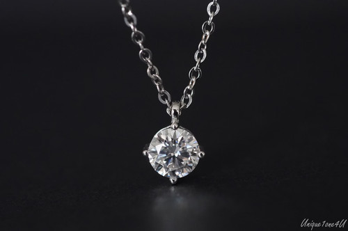 Ciondolo solitario diamante
