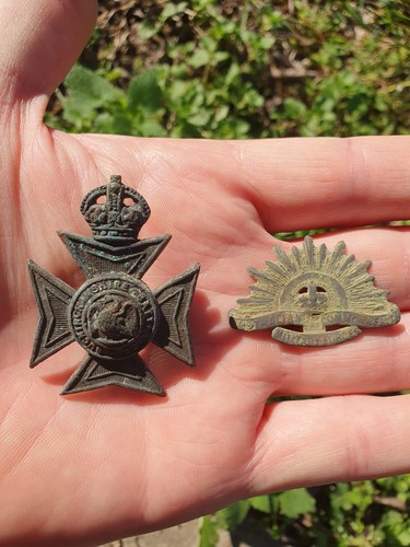 Ww1 scavo distintivi inglesi - distintivi,