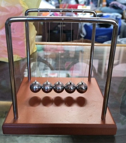 Pendolo sfere oscillanti culla