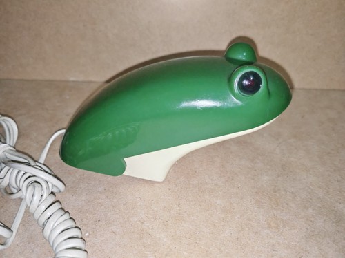 Vintage green frog - vintage, flip