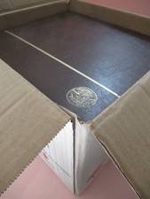 SCATOLA MATERIALE FILATELICO DAL MONDO PESO 4,70 Kg CON 4 ALBUM E 384 FOTO LOTTO