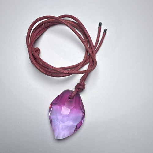 Collana con ciondolo goccia - a,