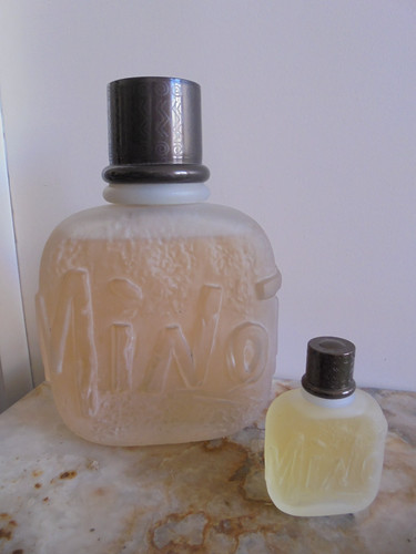 Grand flacon parfum - flacon, géant