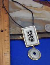 Collana mistica ritagliata