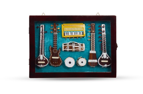 Strumento musicale - , in