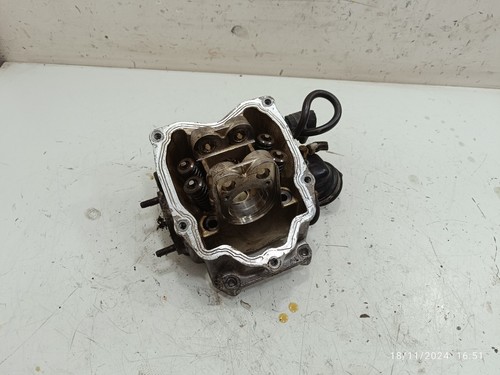 Testata con valvole per - valvole,