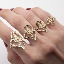 Anello con iniziale cuore in - con,