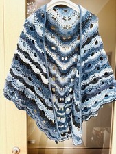 Bellissimo  Coprispalle  Scialle Elegante  ad uncinetto blu