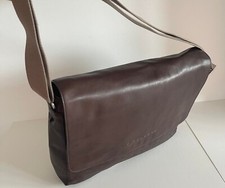 Particolare giovanile  messanger  organizzatissima  in pelle marrone   Piquadro