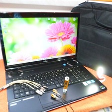 Fujitsu NH751 17 pollici