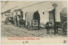 1902 SAINT-PIERRE (MARTINIQUE) Une rue - Carte postale calèches Julio LOWENTHAL