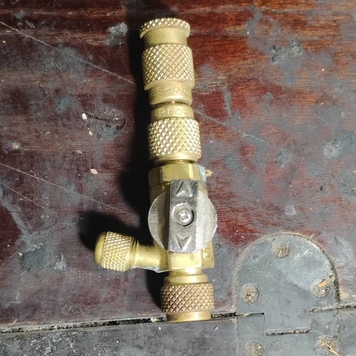 Raccordo adattatore valvola - , di