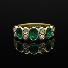 Anello con diamanti brillanti
