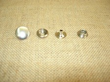 Bottoni a pressione automatici