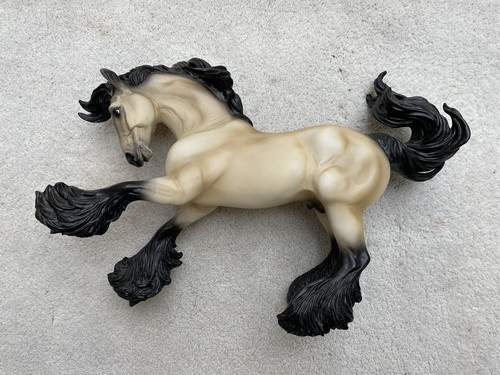 Raro breyer horse 301161 - raro,
