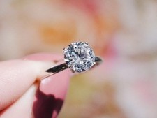 Anello solitario tondo con