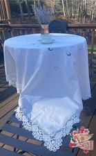 Tovaglia con ricamo e bobina