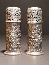 Antico setaccio per zucchero/erbe argento Chester 1895 142 g antico in altorilievo