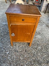 COMODINO DEGLI ANNI 40 LINEARE E SEMPLICE