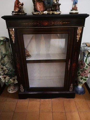 Vetrina inglese con bronzi - con,