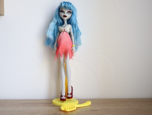 Monster high ghoulia - ghoulia, yelps
