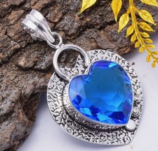 Grazioso ciondolo Iolite