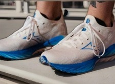 Mens Mizuno Wave Neo Wind