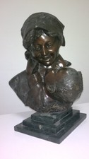 scultura bronzo donna con