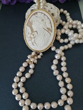 Collana con cammeo conchiglia