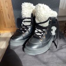 RRP - £1190 CHANEL CC Logo