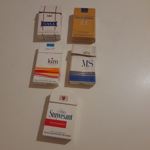Cinque pacchetti sigarette