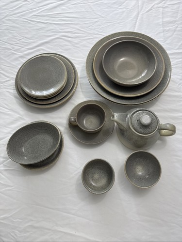 Set piatti in - 17, granito
