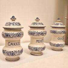 Tris di vasetti con coperchio