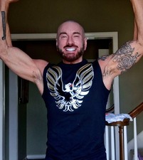 T-shirt media senza maniche