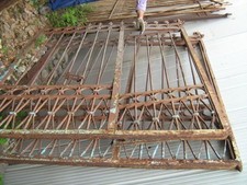 Cancello antico a due ante con