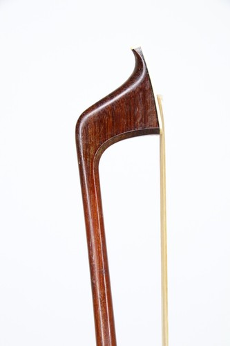 Arco per violoncello montato