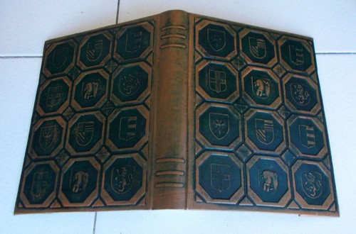 Copertina pelle con stemmi - in,