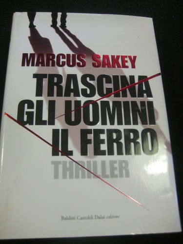 Libro trascina gli - gli, uomini