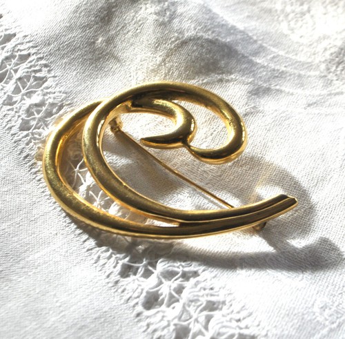 Trifari broche vague - dorée,