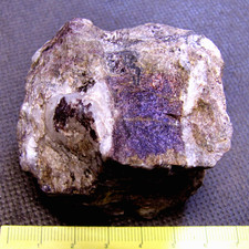 Minerali introvabile VIOLANO gr. 220  miniera di Praborna, valle d'Aosta