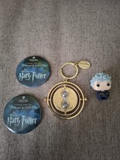 4 pezzi Harry Potter Giratempo e spille, - due spille Sudios in UK  - miniperson