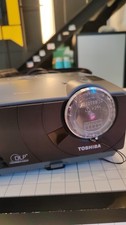Toshiba TDP‑S8 Proiettore 2000 Lumen – Usato 399h – Borsa + VGA – No Telecomando