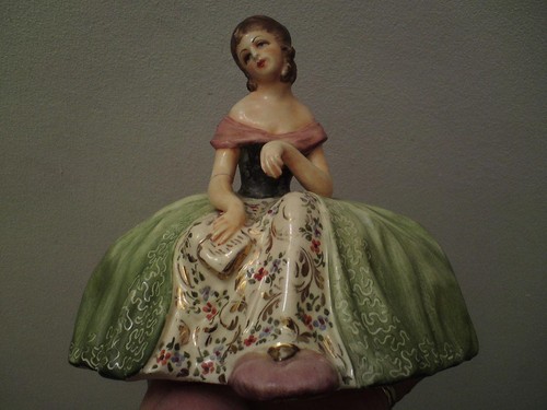 Statuina ceramica femminile