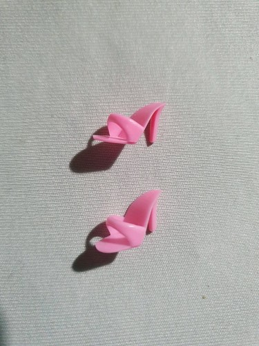 Open toe shoes - toe,