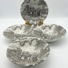 Quattro ciotole per cereali