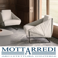 Poltrona in tessuto con piedi