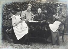 Ricamo, cucito, passatempo donna di inizio Novecento.