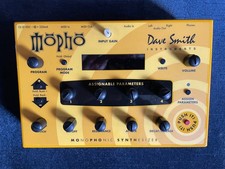Dave Smith Instruments Mopho MIDI Pedale Sintetizzatore Monofonico con Scatola e Alimentazione